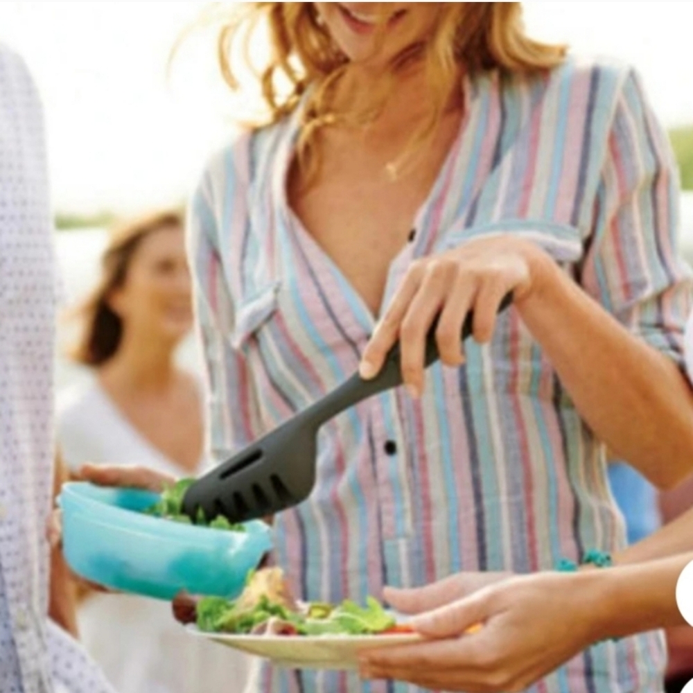 Tupperware Tongs - Picture 8 of 10